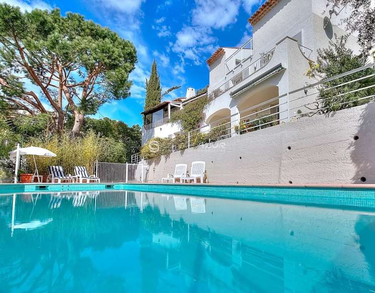 Sea view villa in Cannes close to Croisette beach - ref 1573