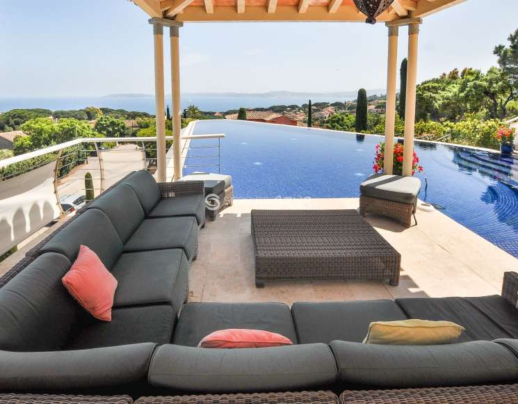 Вилла с видом на море и окрестносях Сен-Рафаэль -&nbsp;ref&nbsp;2324