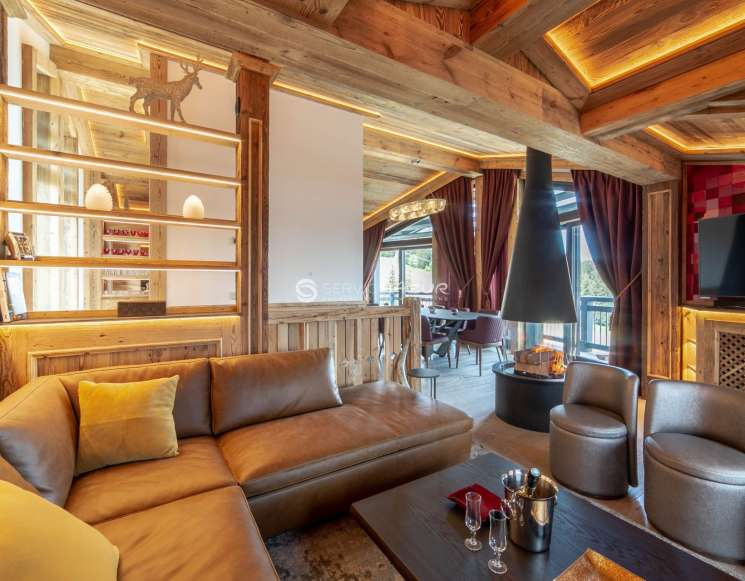 Luxury Chalet in Courchevel Just Steps from the Slopes - ref 4607