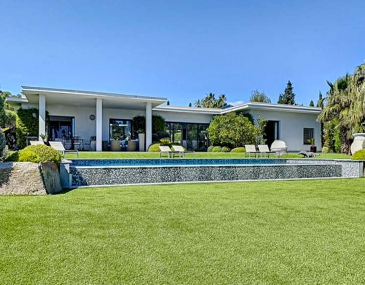 Modern Grimaud Villa with Panoramic Sea and Saint-Tropez Views - ref 4119