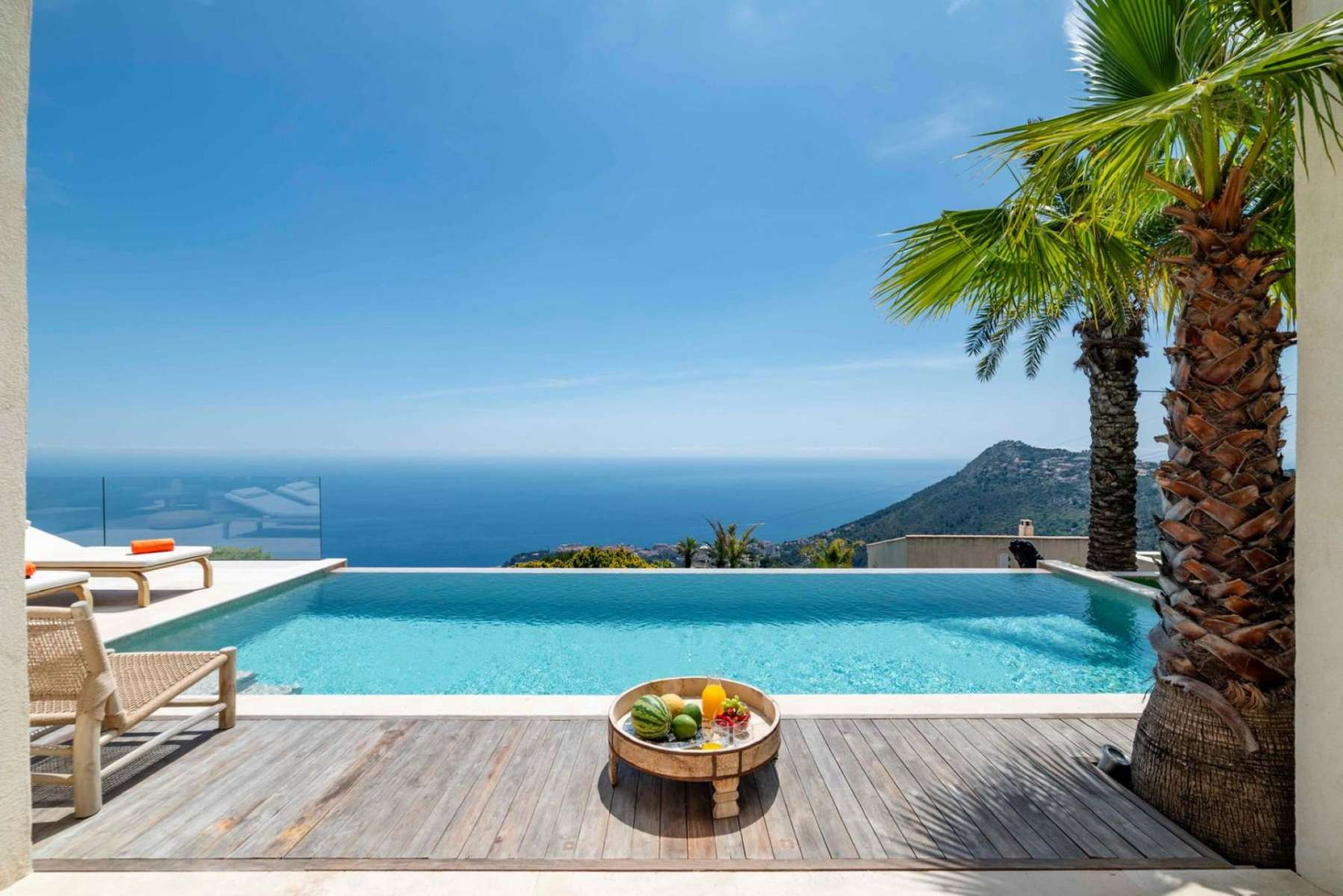 Вилла с панорамным видом на море рядом с Монако