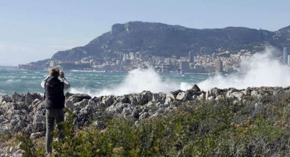 В Монако протестируют преобразователи волновой энергии, которые могут заменить атомные электростанции