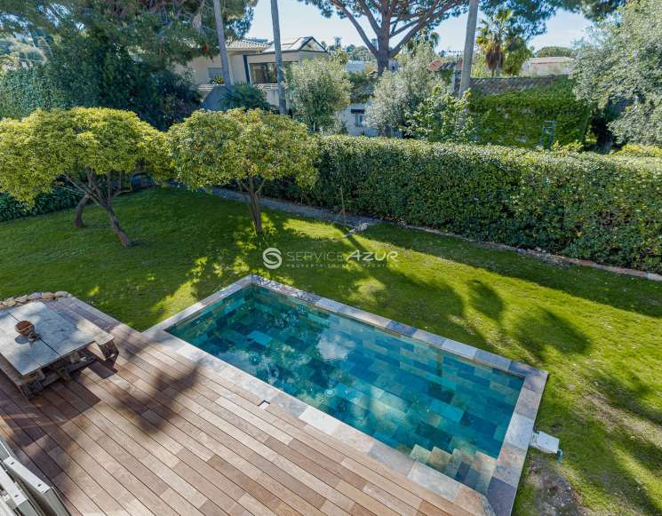 Новая вилла в 200 метрах до моря на Кап Антиб - ref 1404