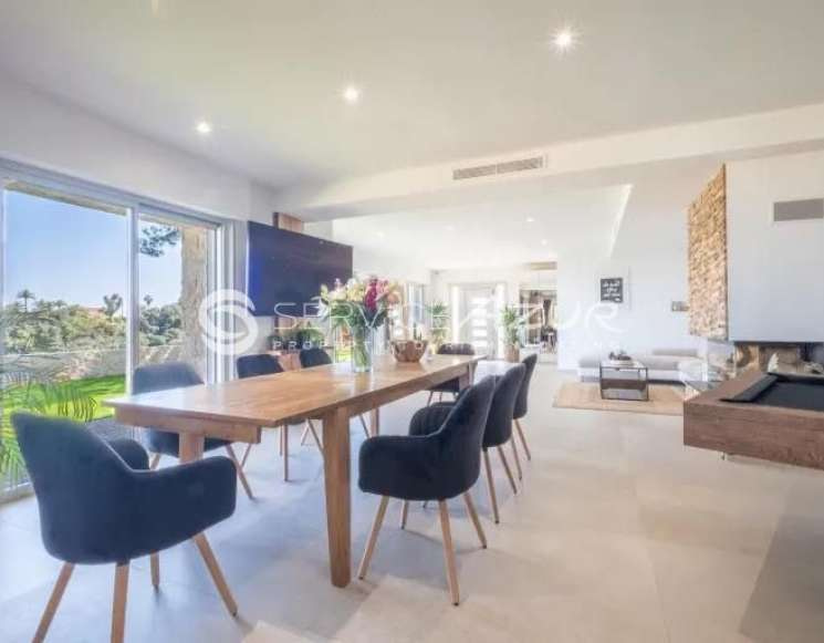 Вілла 4 спальні в Гольф-Жуан із панорамним видом на море - ref 3602