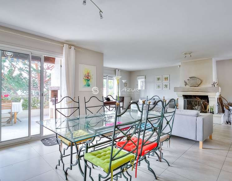 Sea view villa in Cannes close to Croisette beach - ref 1573