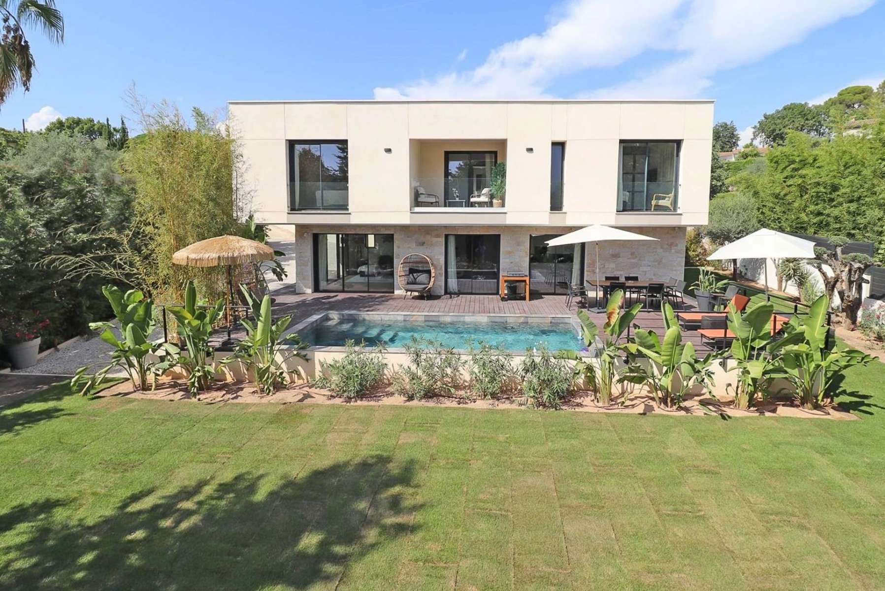 Newly constructed villa in Mougins in prestigious area