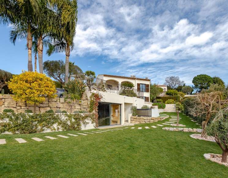 Maison familiale rénovée avec prestations haut de gamme à Cagnes-sur-Mer -&nbsp;ref&nbsp;1090