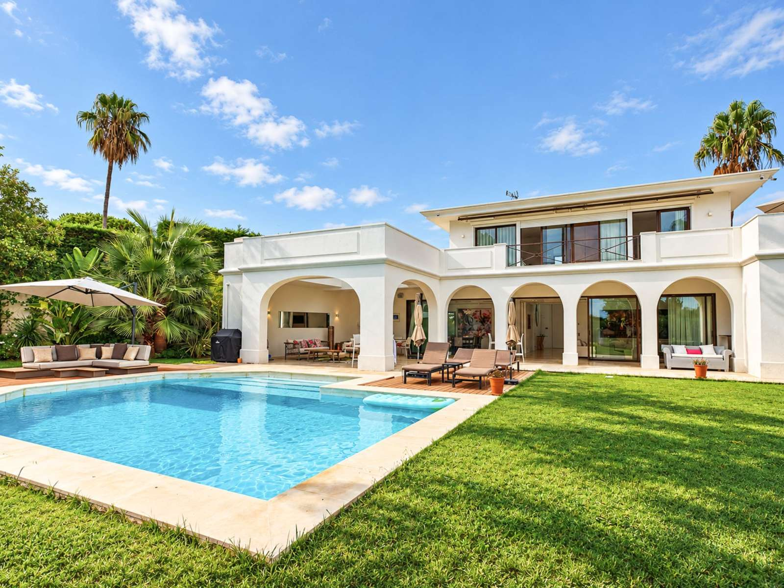 Villa with Pool, Sea Views and Guest House in Cap d’Antibes