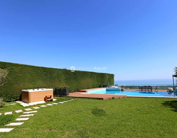 Продаж вілли в закритому домені Villeneuve-Loubet з гарним видом на море - ref 1530