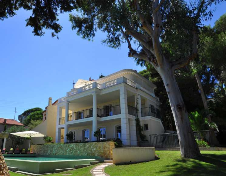 Splendide villa proche plage au Cap d'Antibes - ref 1428