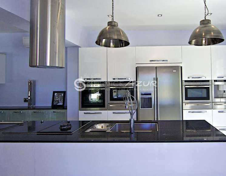 Вілла 450 кв. у закритій резиденції на продаж у Grasse -&nbsp;ref&nbsp;1630