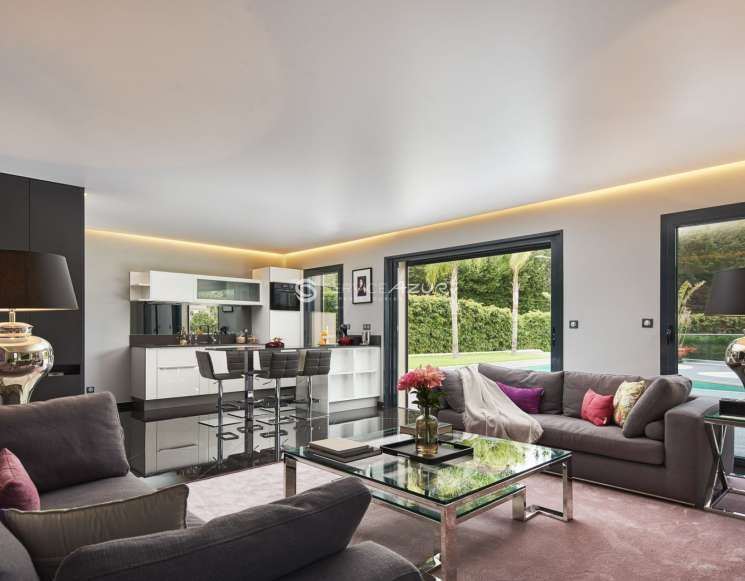 Villa de grand standing de 600 m² à Super Cannes - ref 1724