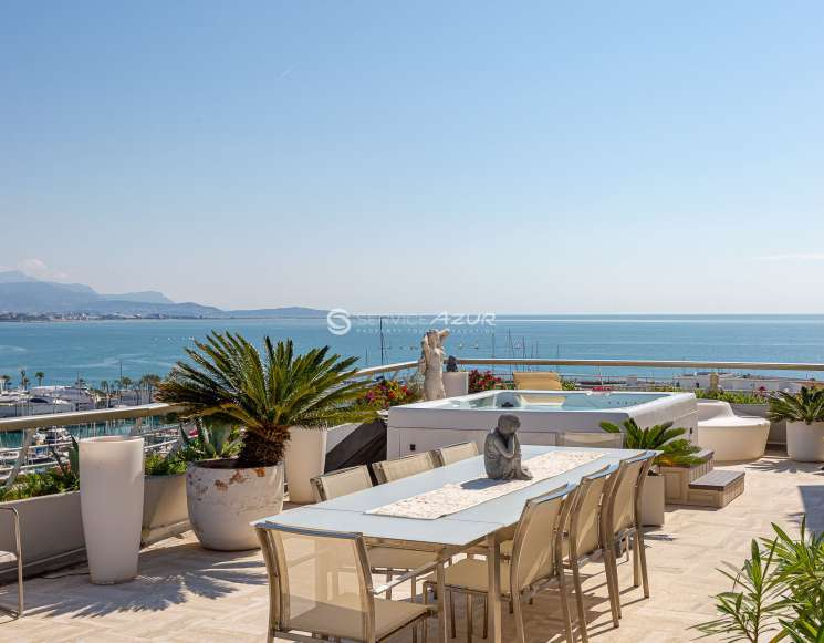 Апартаменти з панорамним видом на море в Marina Baie des Anges - ref 6004