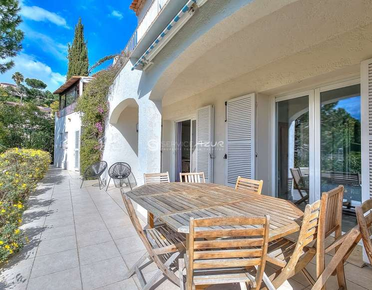 Sea view villa in Cannes close to Croisette beach - ref 1573