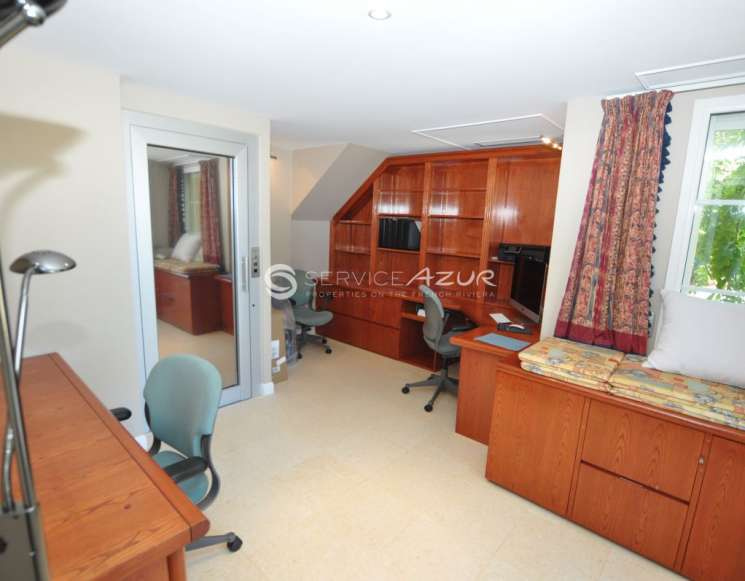 Splendide villa proche plage au Cap d'Antibes - ref 1428