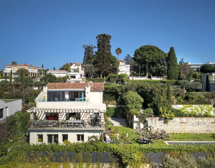 Villa in a private estate in Cap d'Antibes within walking distance to beaches -&nbsp;ref&nbsp;3428