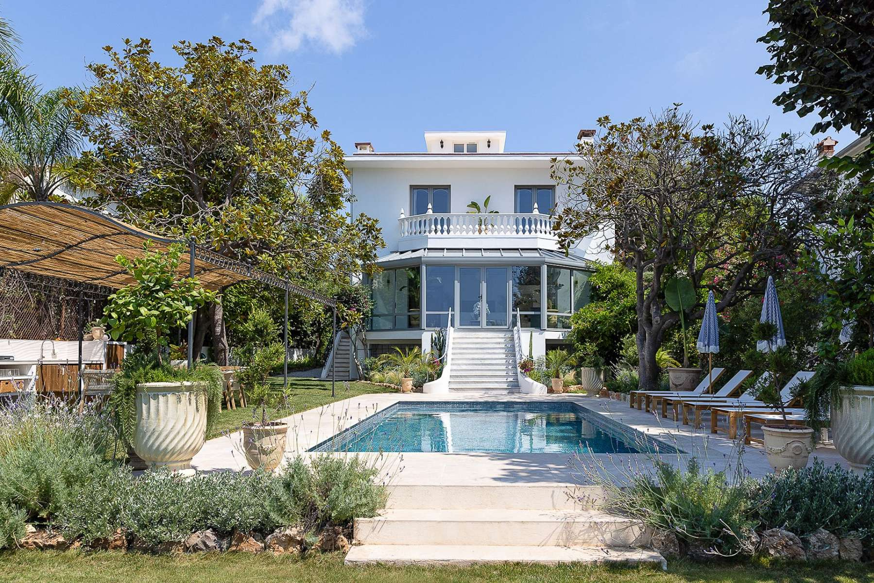 Villa en bord de mer au Cap d’Antibes à pied de la plage