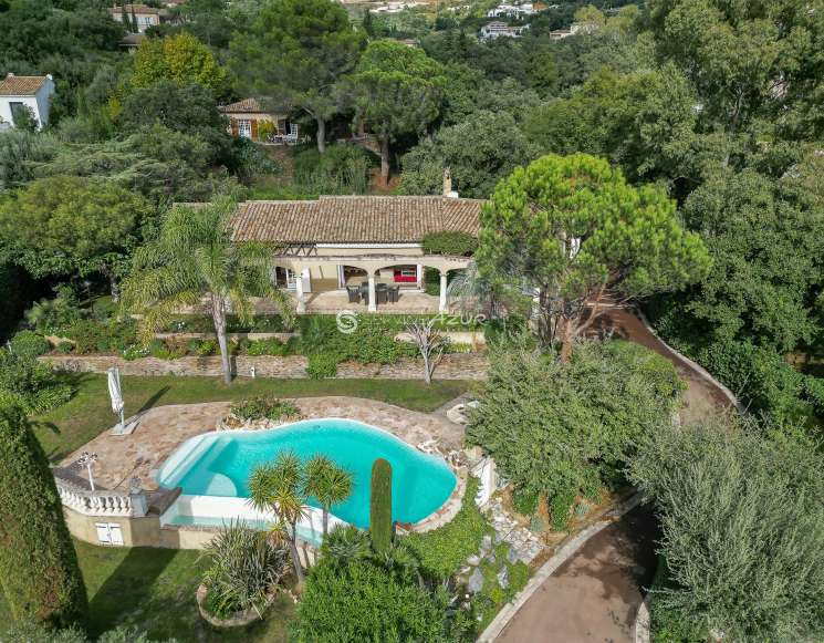 Villa in Gated Beauvallon Estate just 1.2 km from sandy beaches - ref 2303