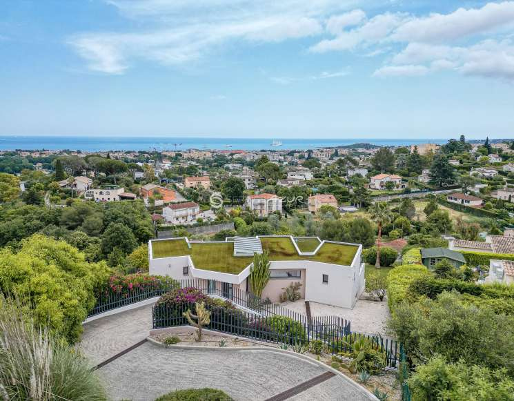 Villa moderne avec vue panoramique sur la mer à Antibes - ref 1504