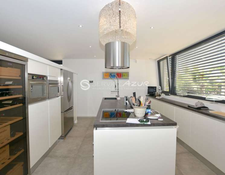 Вілла у Фрежюс біля моря з прямим виходом на пляж - ref 4117