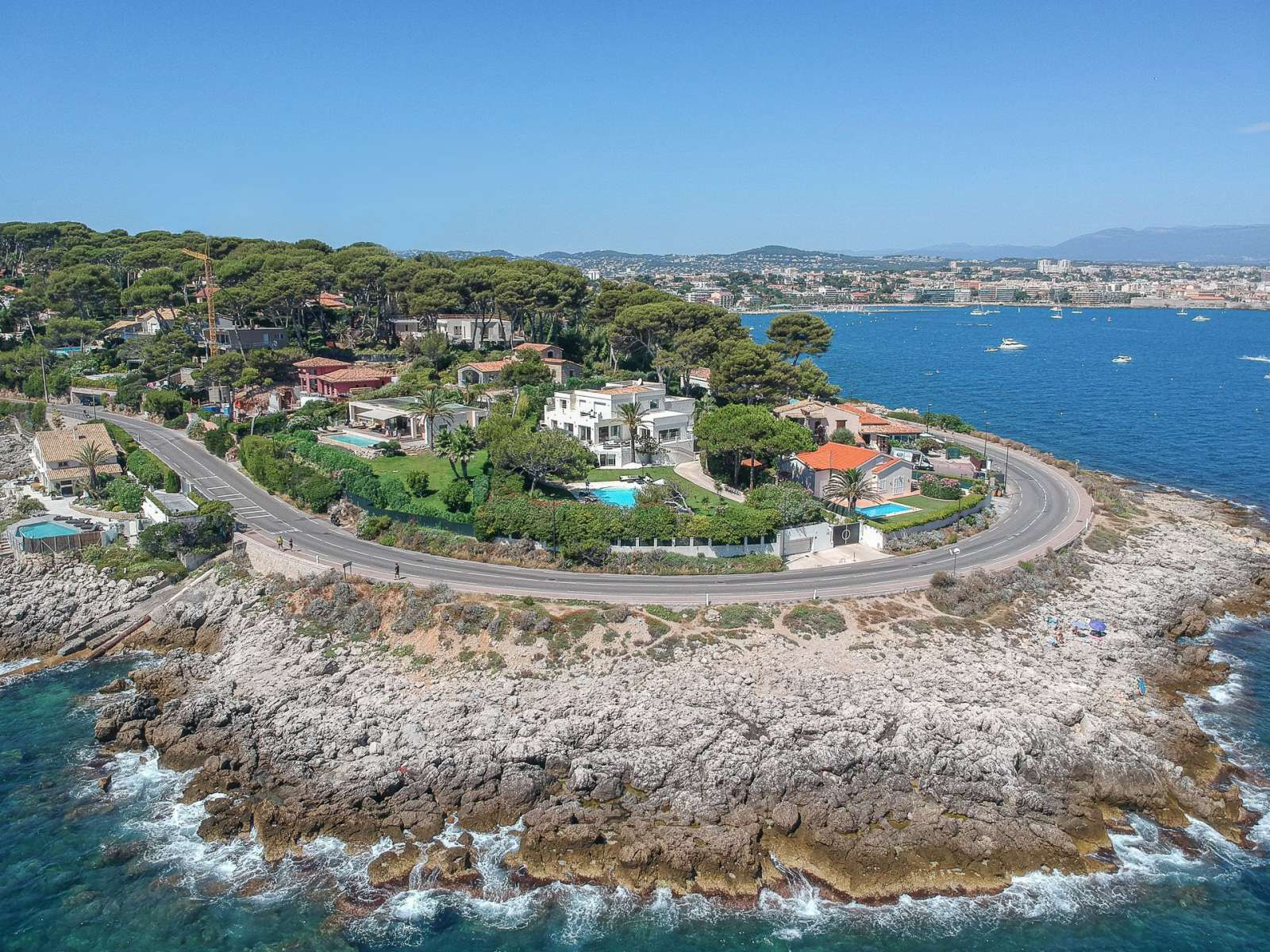 Modern villa in Cap d'Antibes close to the sea