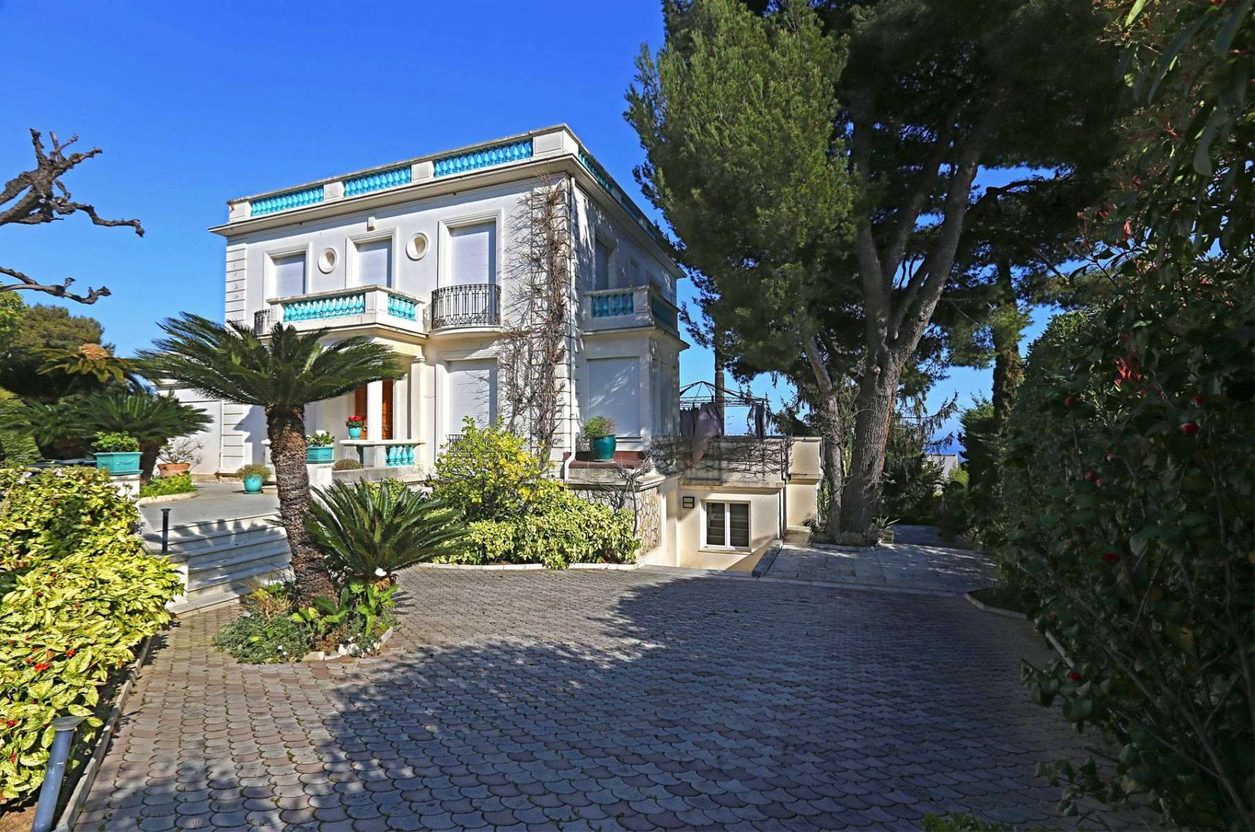 Property for sale in prestigious area of Nice
