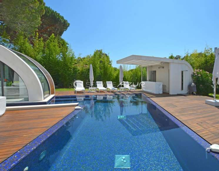Secluded Modern Villa in Gated Saint-Tropez Community - ref 2318
