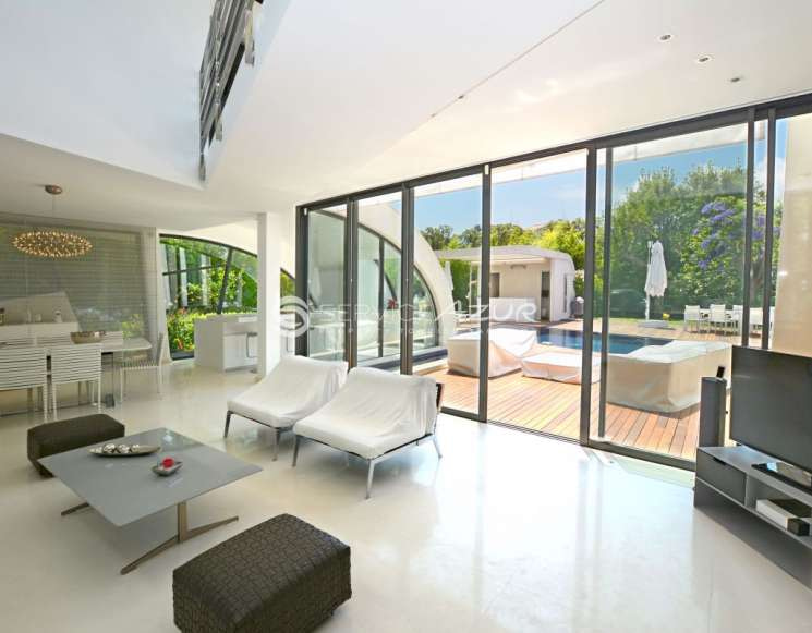 Secluded Modern Villa in Gated Saint-Tropez Community - ref 2318