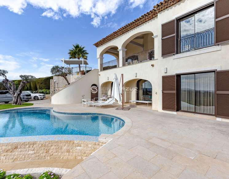 Maison familiale rénovée avec prestations haut de gamme à Cagnes-sur-Mer -&nbsp;ref&nbsp;1090