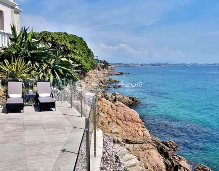 Вілла у Каннах з прямим виходом до моря - ref 3525