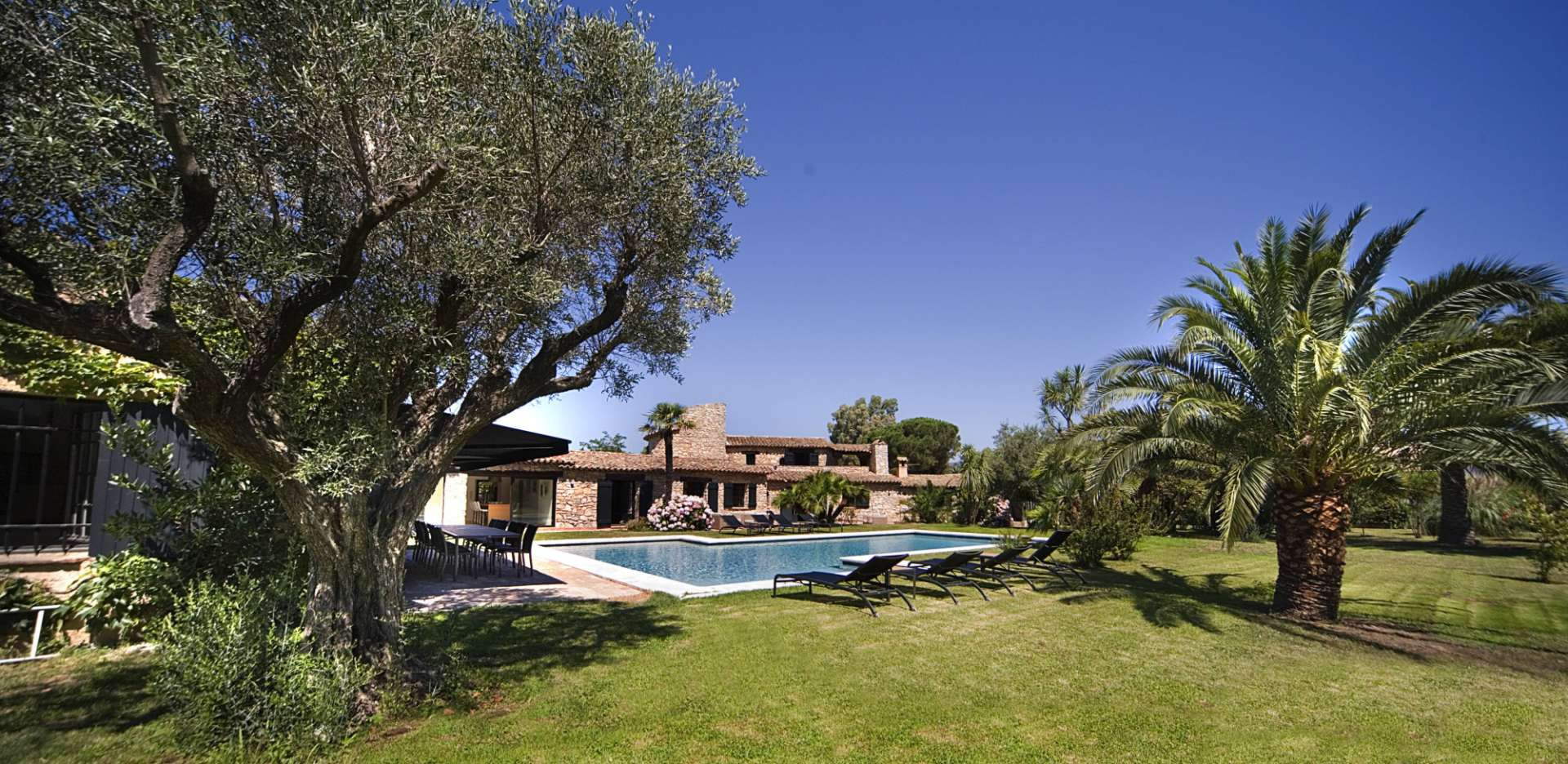 Rent villa near the beach in Saint Tropez