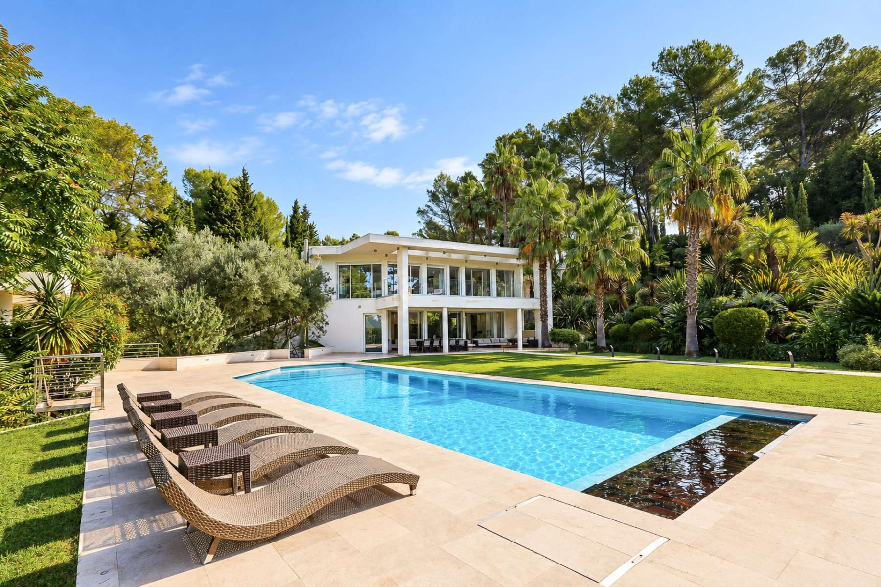 Contemporary Villa with Heated Pool and Large Garden in Mougins