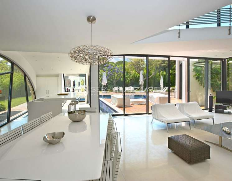 Secluded Modern Villa in Gated Saint-Tropez Community - ref 2318