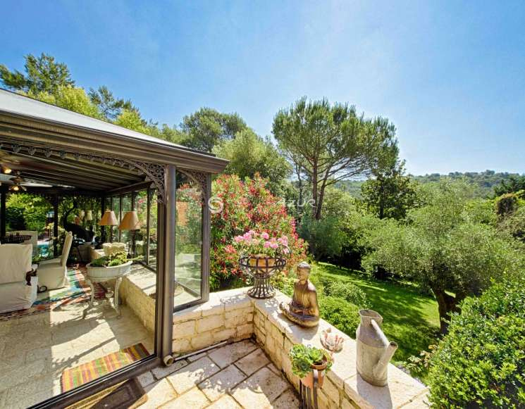 Вілла в Мужен у закритій резиденції поруч із гольфом - ref 1536