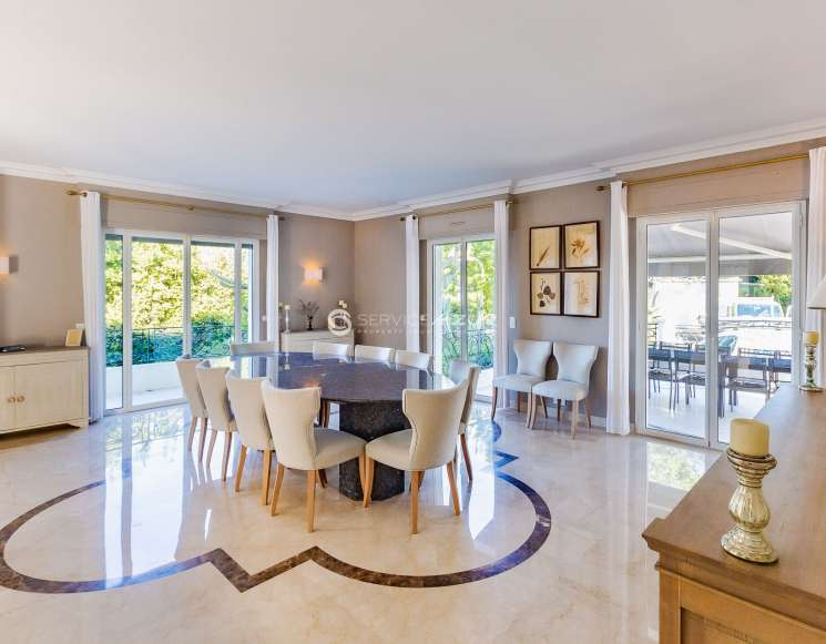 Belle propriété aux prestations luxueuses située au Cap d’Antibes à quelques mètres de la mer - ref 1418