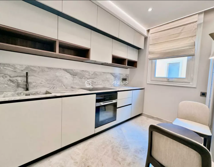 Appartement rénové à Monaco à deux pas de la plage du Larvotto - ref 9027