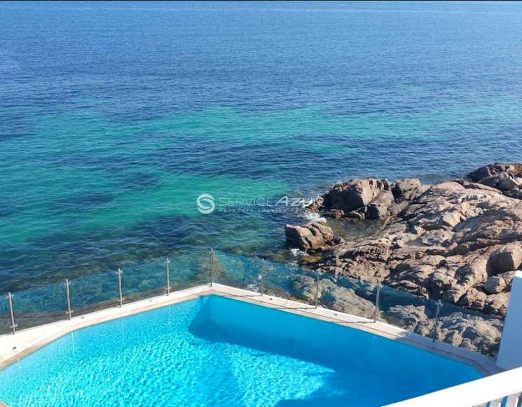 Вілла у Каннах з прямим виходом до моря - ref 3525