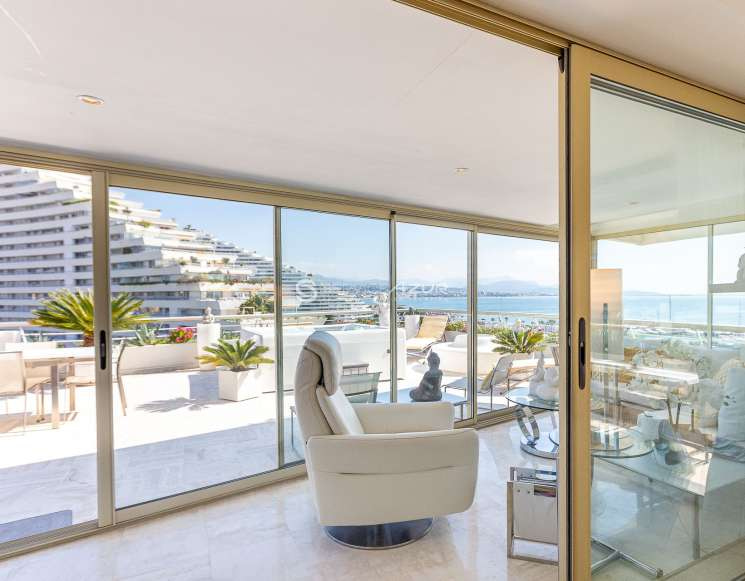 Апартаменти з панорамним видом на море в Marina Baie des Anges - ref 6004