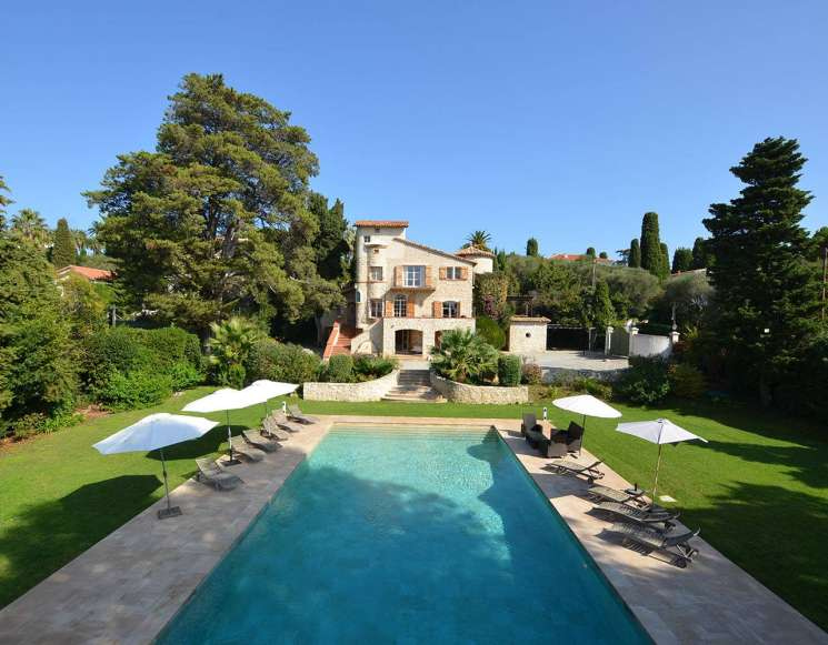 Charmante propriété en pierre à Cap d'Antibes, 200 m de la plage - ref 1409