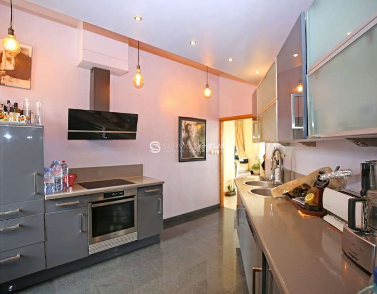 Апартаменти в Каннах з видом на море біля пляжу - ref 5307