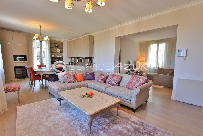 Appartement 4 pièces rénové avec vue mer au Cap d'Antibes -&nbsp;ref&nbsp;5302