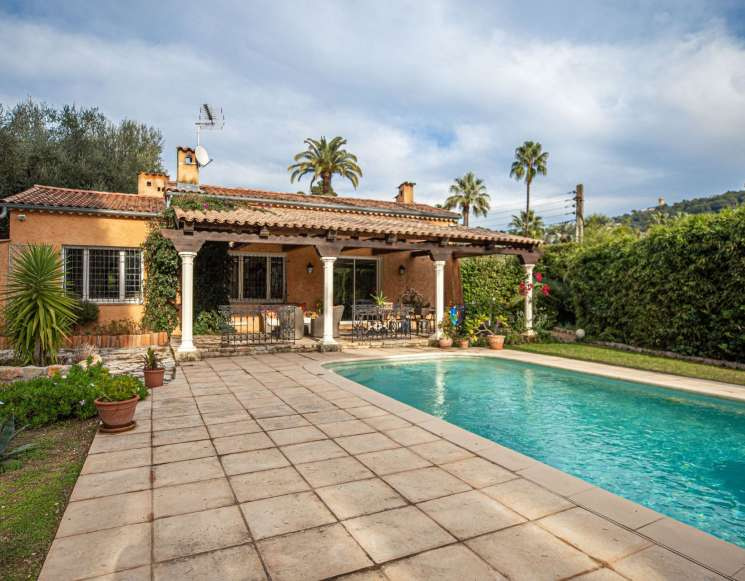 Provencal-style home in Cannes walking distance of Croisette Boulevard - ref 1590