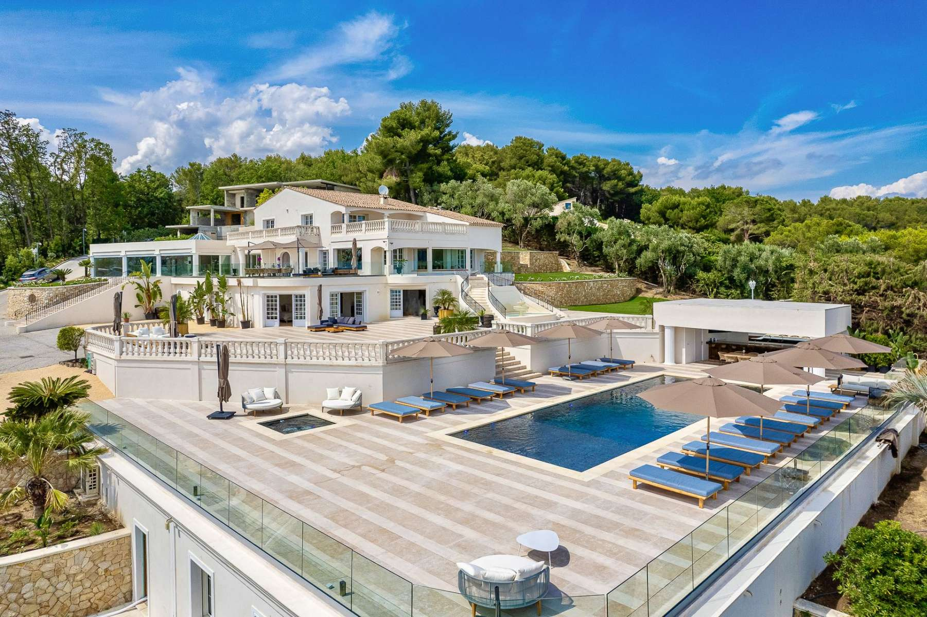 Luxury Estate with Panoramic Sea Views in Mougins