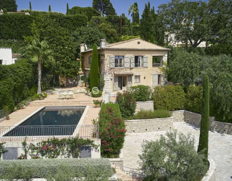 Розкішний маєток з двох вілл у Чоловік - ref 1540