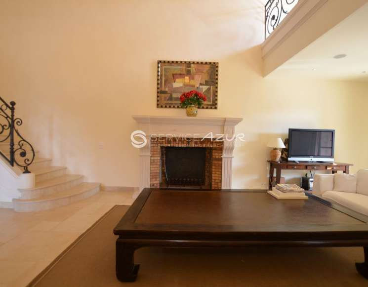 Charmante propriété en pierre à Cap d'Antibes, 200 m de la plage - ref 1409