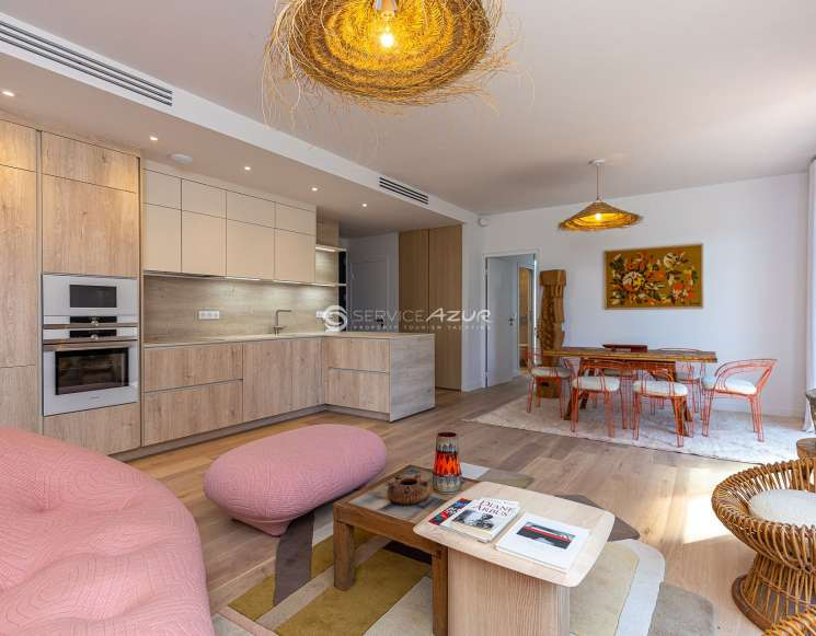 Новая вилла в 200 метрах до моря на Кап Антиб - ref 1404