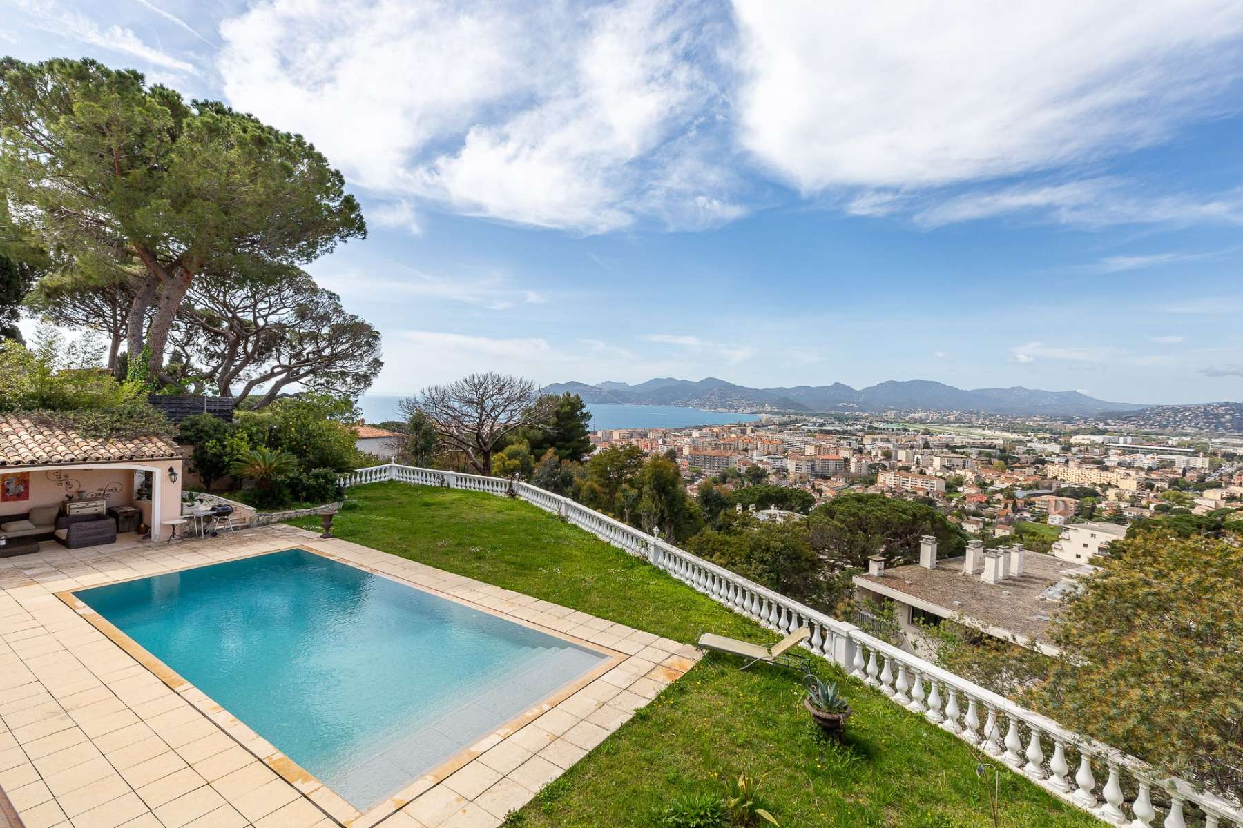 Comfortable villa to lease in Cannes