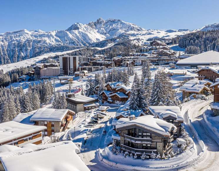 Luxury Chalet in Courchevel Just Steps from the Slopes - ref 4607