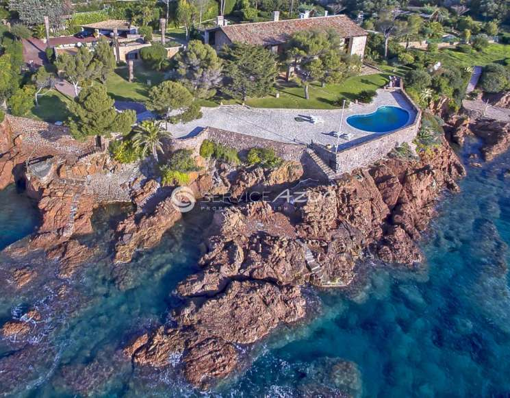 Agay Waterfront Estate with Direct Sea Access and Expansive Grounds -&nbsp;ref&nbsp;2105