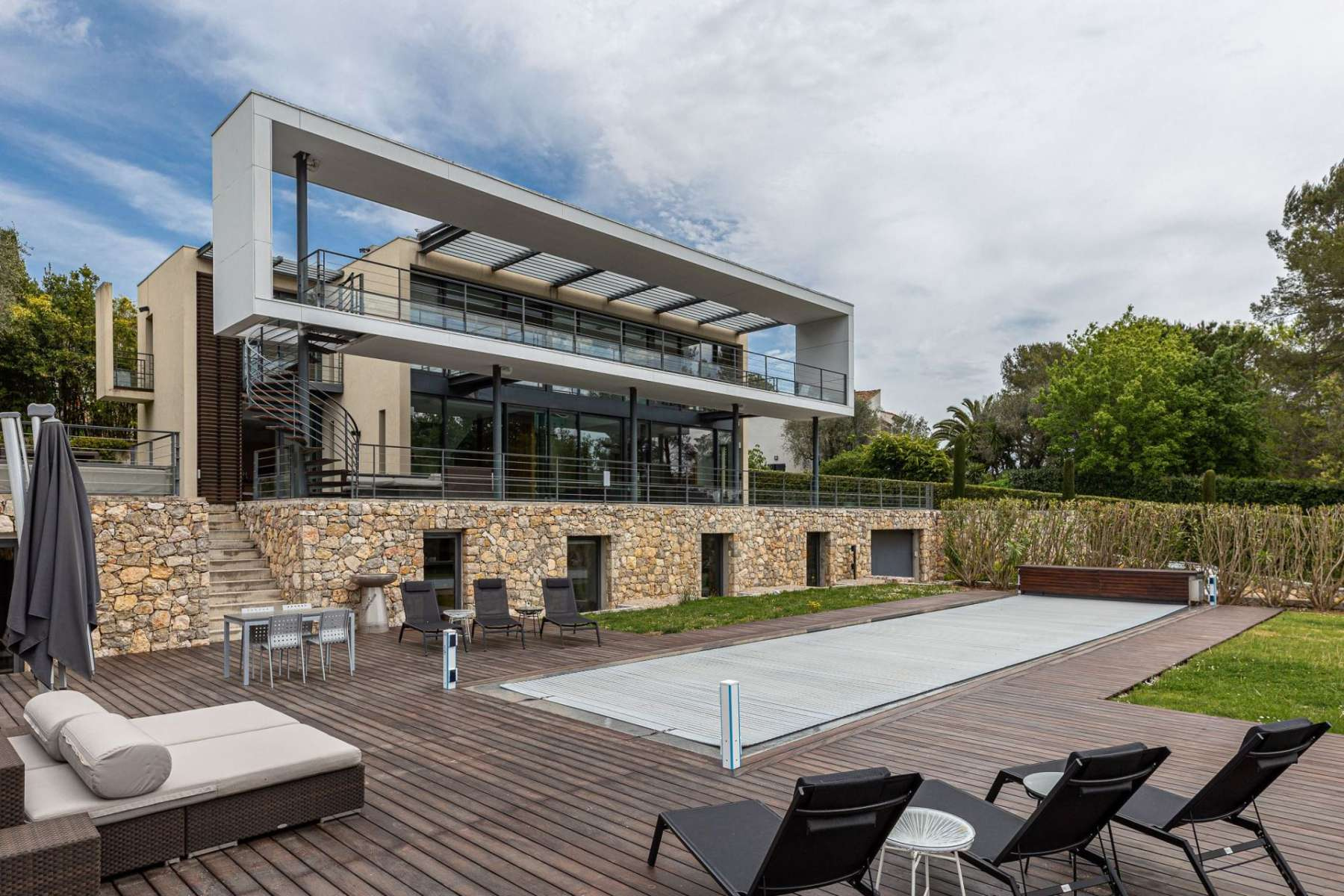 Villa moderne de 480 m2 avec piscine à Mougins